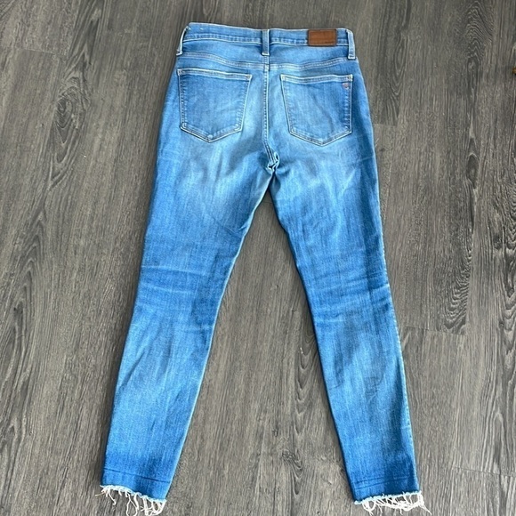 Sz27 Madewell 9” Mid-Rise Skinny and Distressed in a Medium Light Wash GUC - Picture 7 of 14